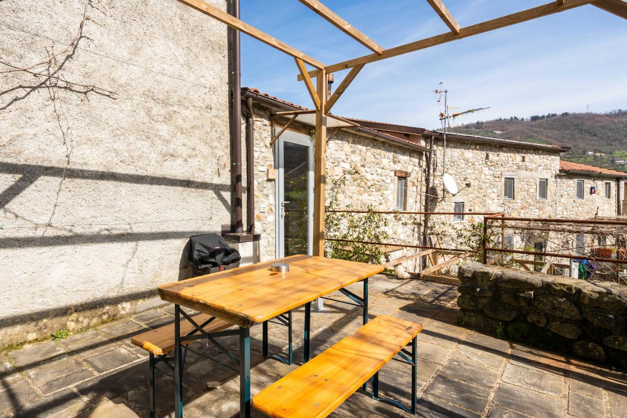 Le Case Nel Borgo Фивиццано Экстерьер фото
