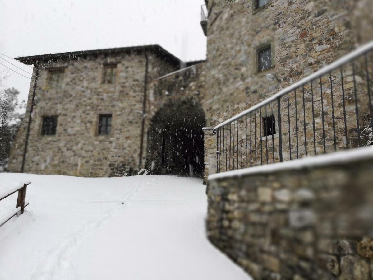 Le Case Nel Borgo Фивиццано Экстерьер фото